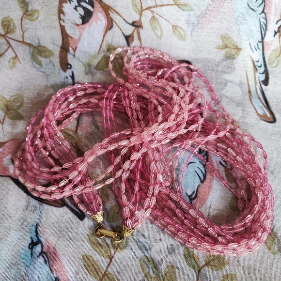 Shades of Pink Featherweight 8 Strand Plastic Vintage Jewelry Flapper Necklace - Picture 4 of 6